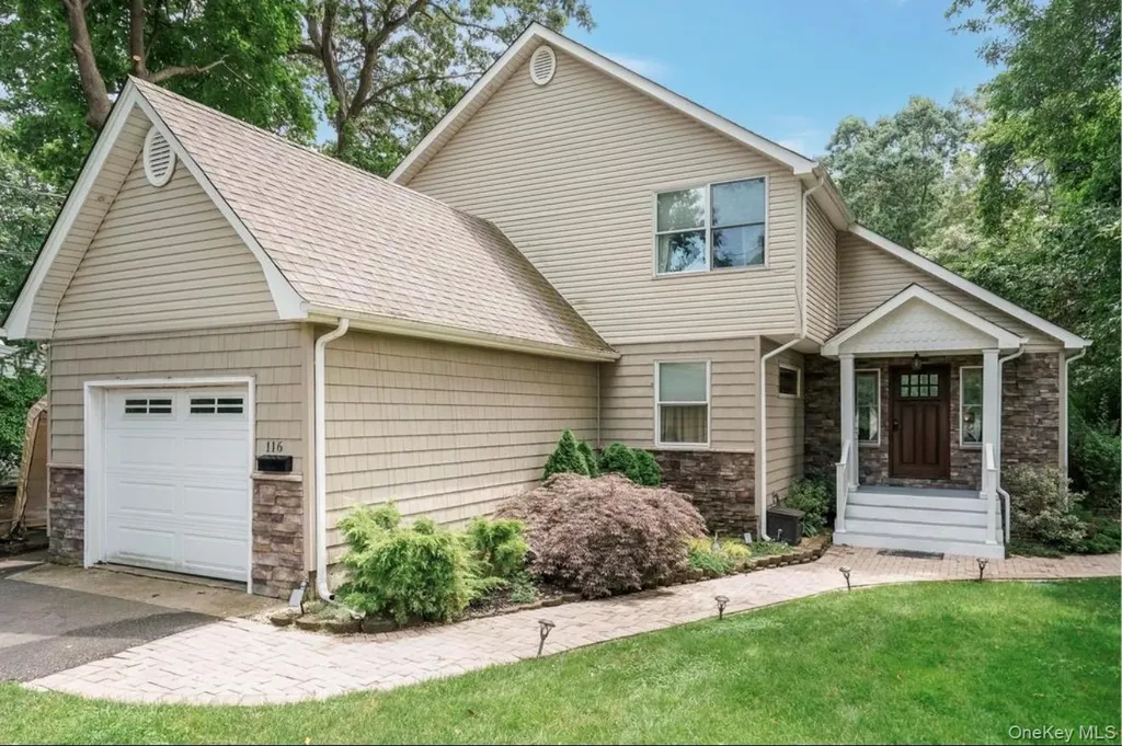116 6th Street Saint James NY 11780