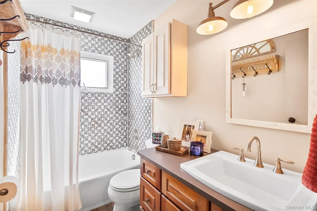 11 Harvest Lane West Islip NY 11795