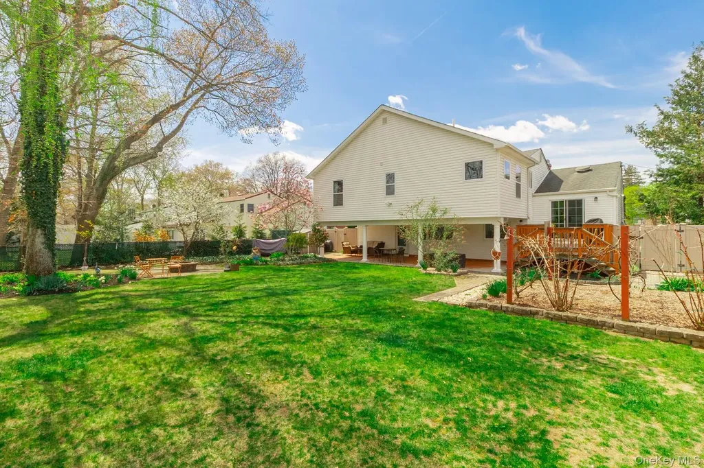 11 Harvest Lane West Islip NY 11795