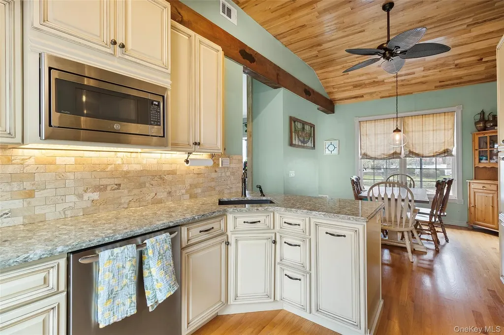 11 Harvest Lane West Islip NY 11795