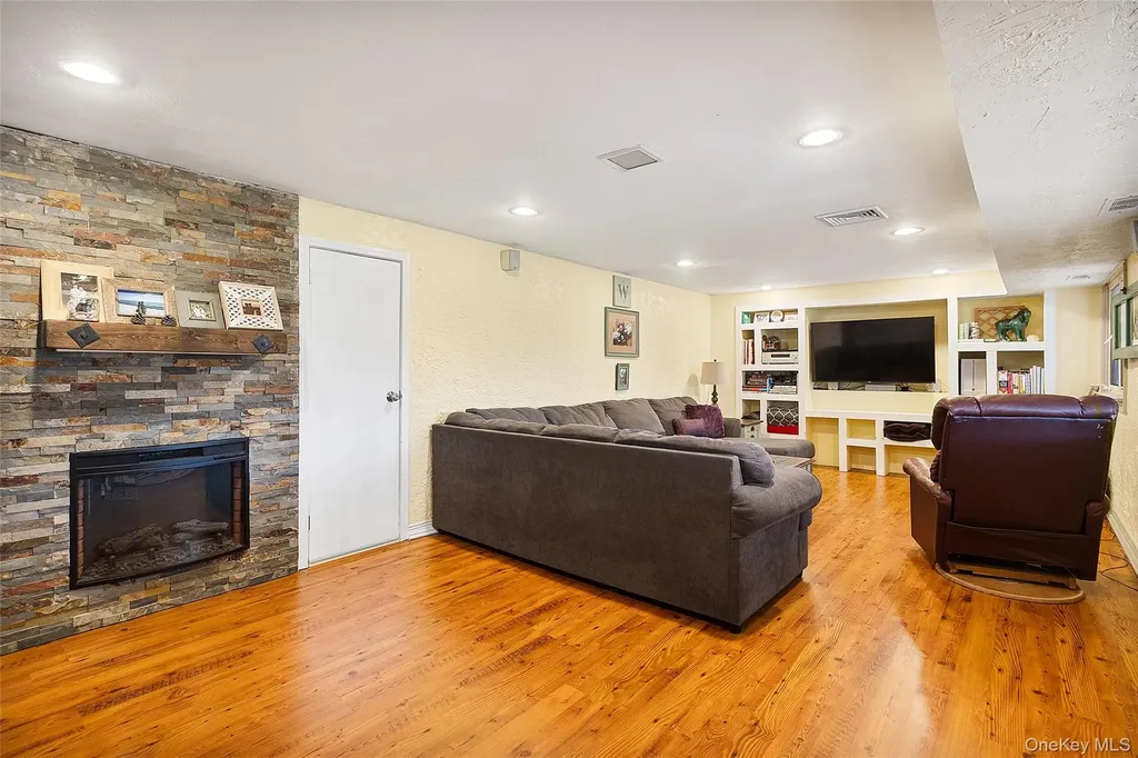 11 Harvest Lane West Islip NY 11795