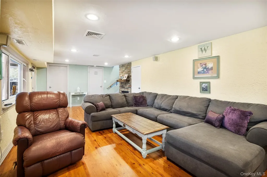 11 Harvest Lane West Islip NY 11795