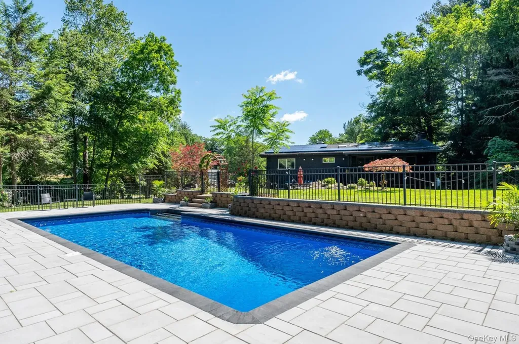 27 Lakeview Avenue W Cortlandt Manor NY 10567