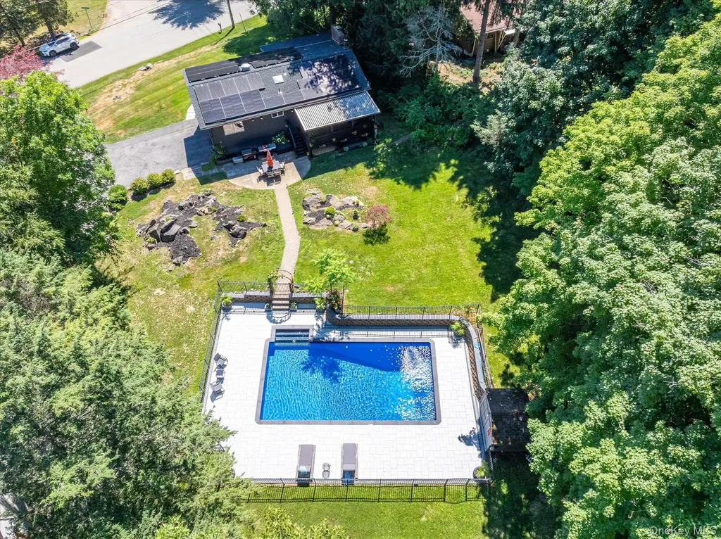 27 Lakeview Avenue W Cortlandt Manor NY 10567