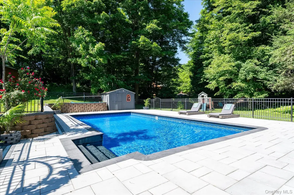 27 Lakeview Avenue W Cortlandt Manor NY 10567
