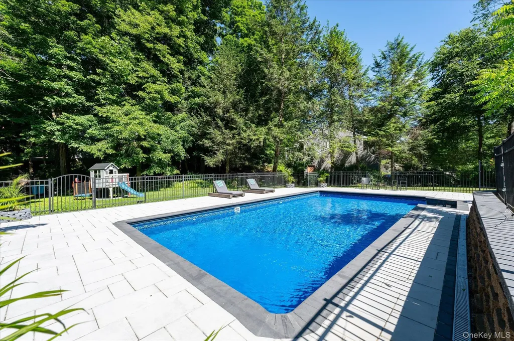 27 Lakeview Avenue W Cortlandt Manor NY 10567