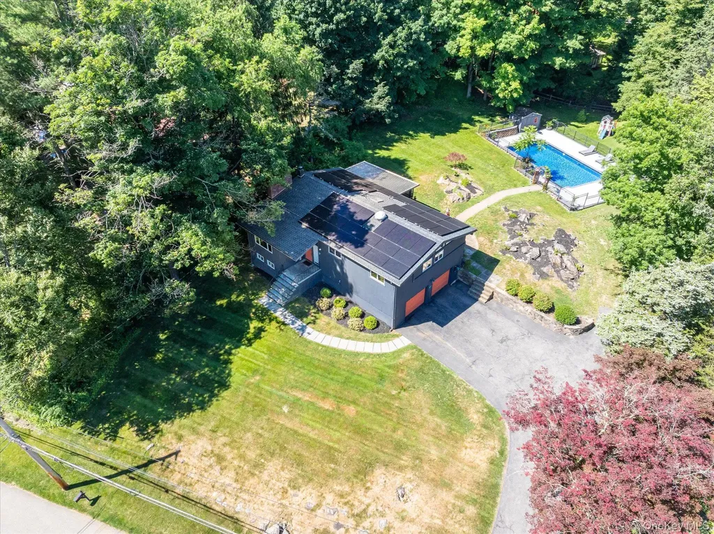 27 Lakeview Avenue W Cortlandt Manor NY 10567