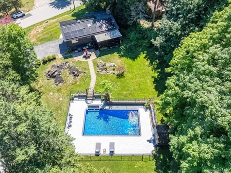 27 Lakeview Avenue W Cortlandt Manor NY 10567