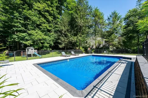27 Lakeview Avenue W Cortlandt Manor NY 10567