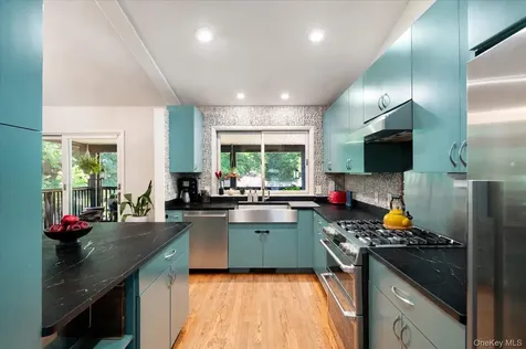 27 Lakeview Avenue W Cortlandt Manor NY 10567