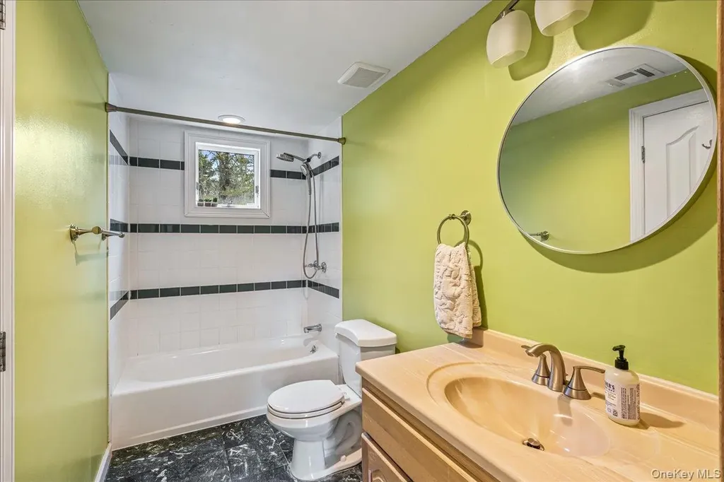 79 White Pine Way Medford NY 11763
