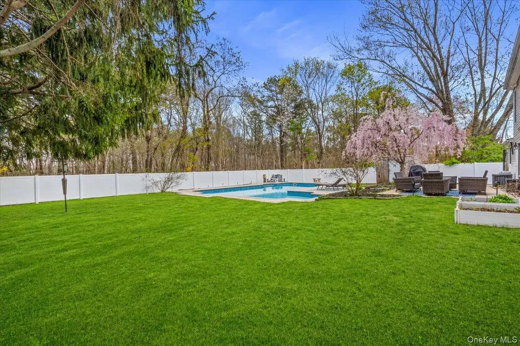 79 White Pine Way Medford NY 11763