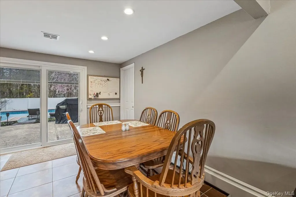 79 White Pine Way Medford NY 11763