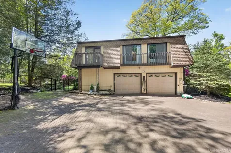 4 Innsbruck Boulevard Hopewell Junction NY 12533