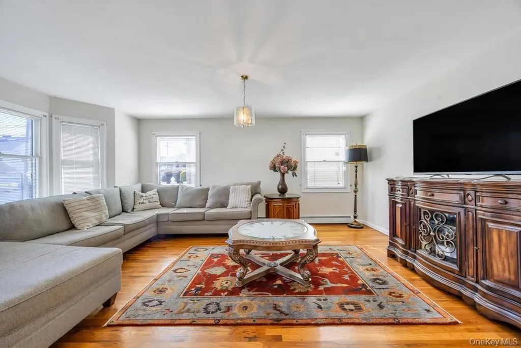 64 Cottage Place Mineola NY 11501
