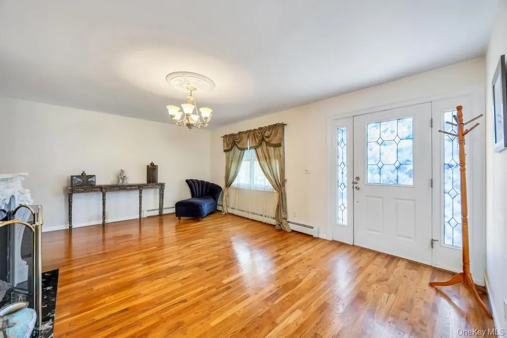 64 Cottage Place Mineola NY 11501