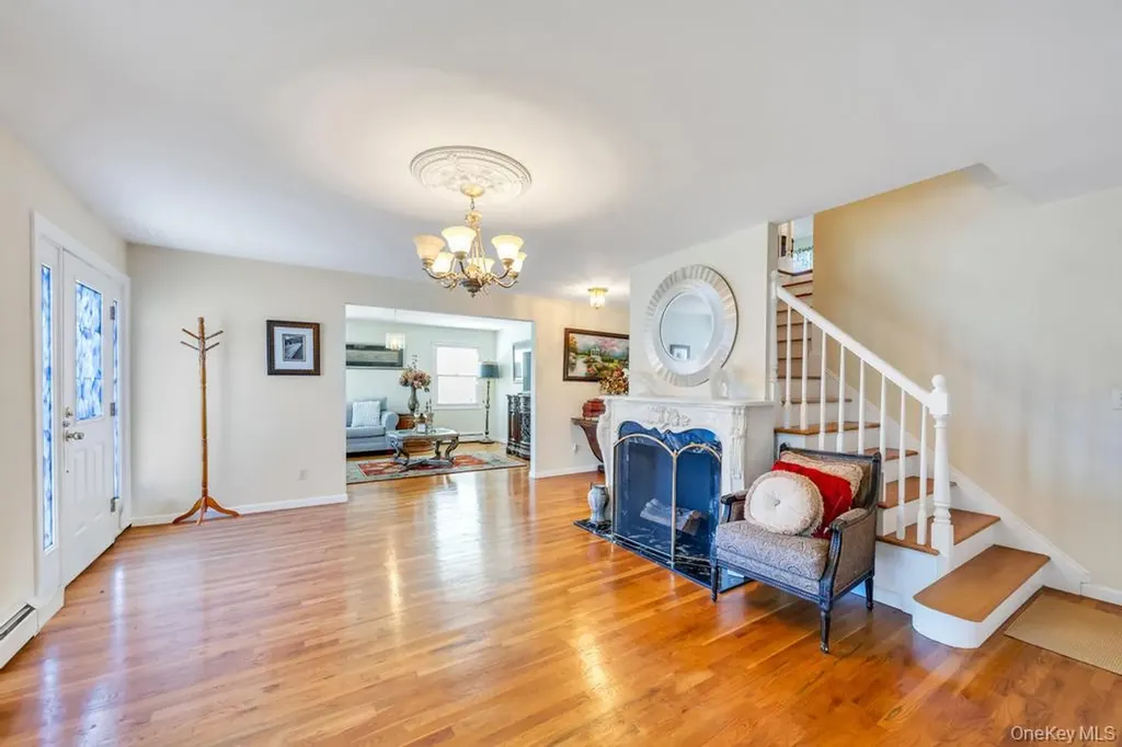64 Cottage Place Mineola NY 11501