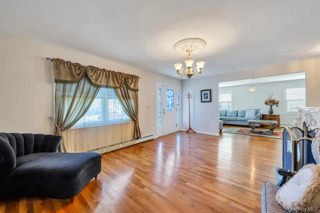64 Cottage Place Mineola NY 11501