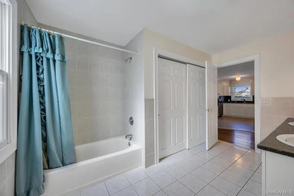 64 Cottage Place Mineola NY 11501