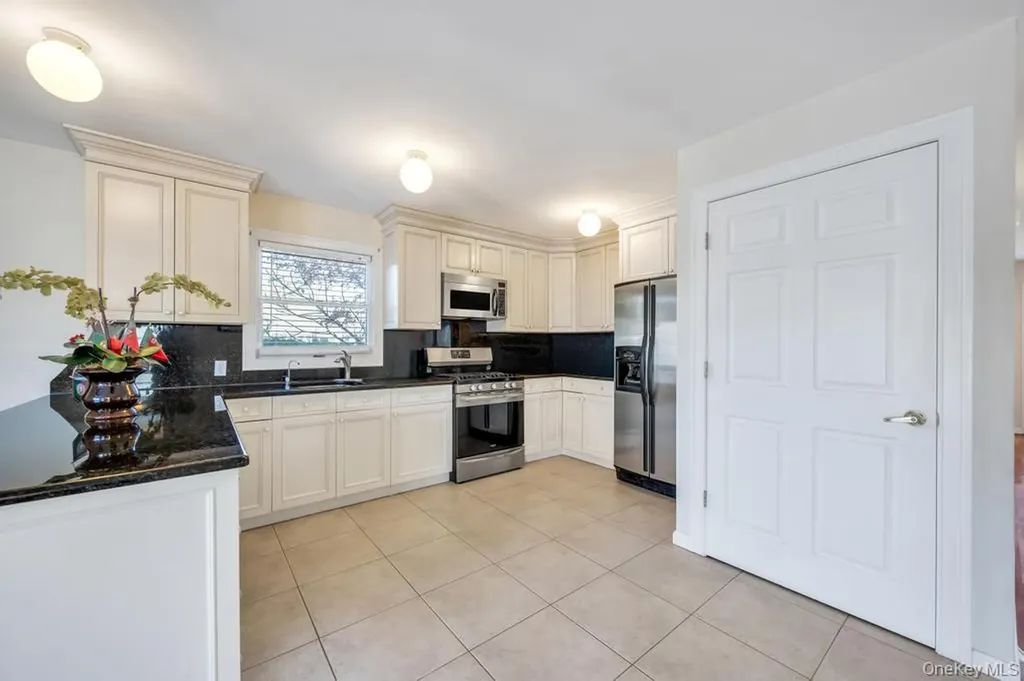 64 Cottage Place Mineola NY 11501