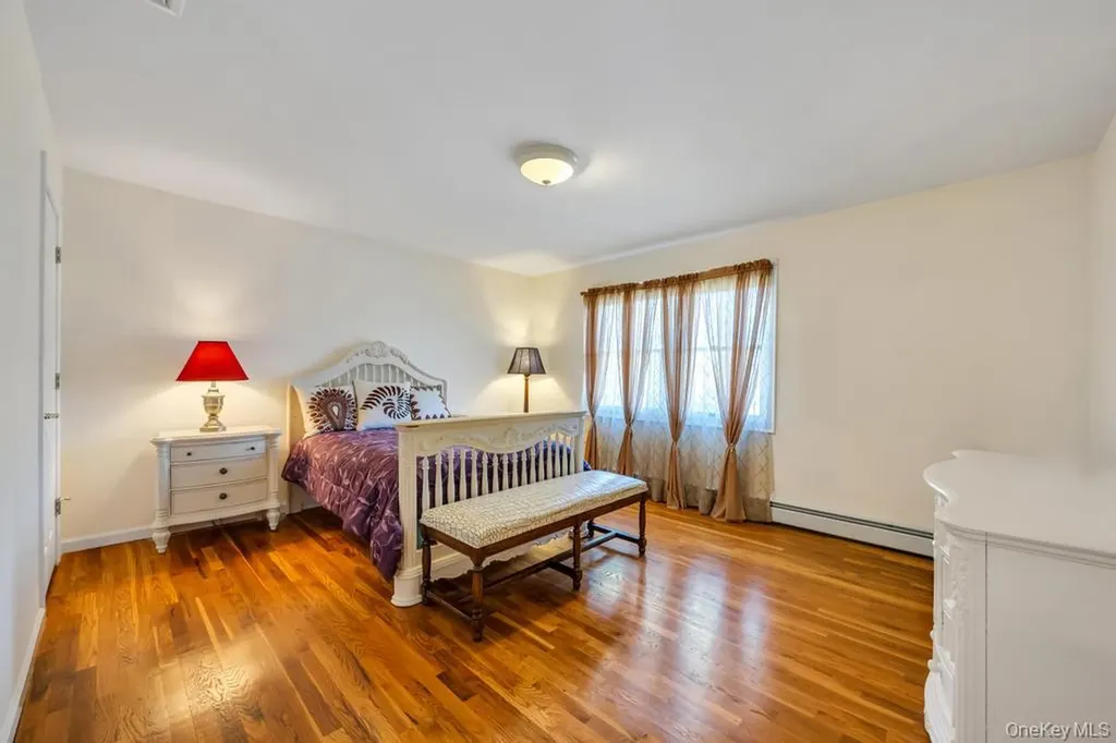 64 Cottage Place Mineola NY 11501