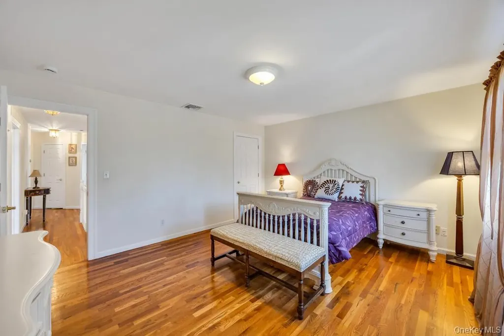64 Cottage Place Mineola NY 11501