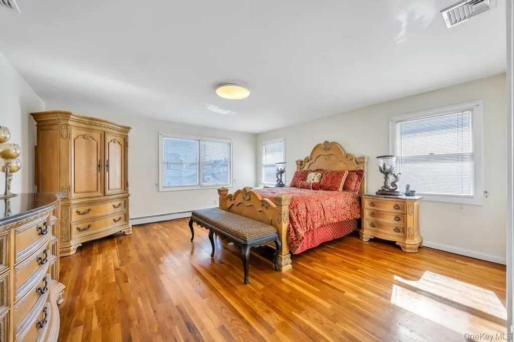 64 Cottage Place Mineola NY 11501