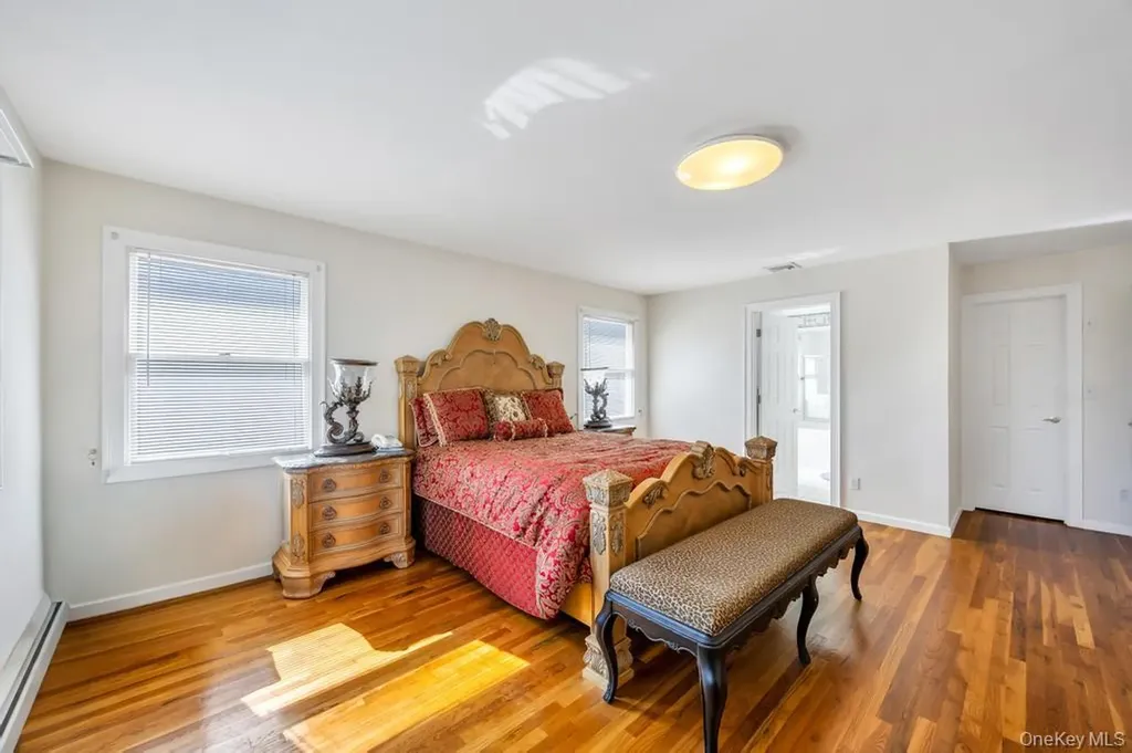 64 Cottage Place Mineola NY 11501