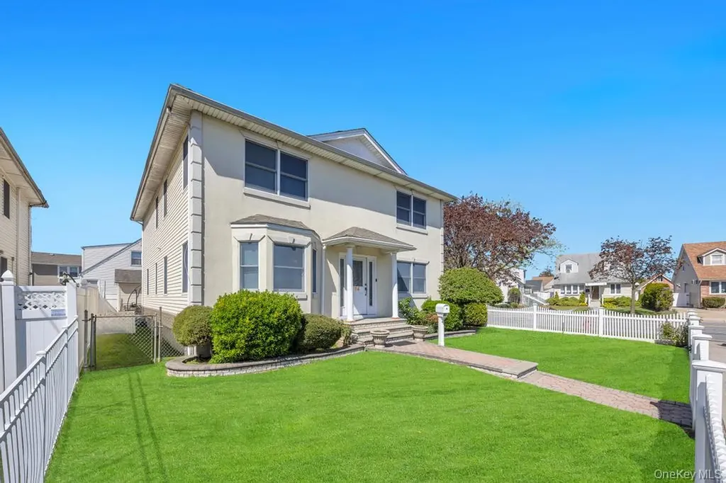 64 Cottage Place Mineola NY 11501