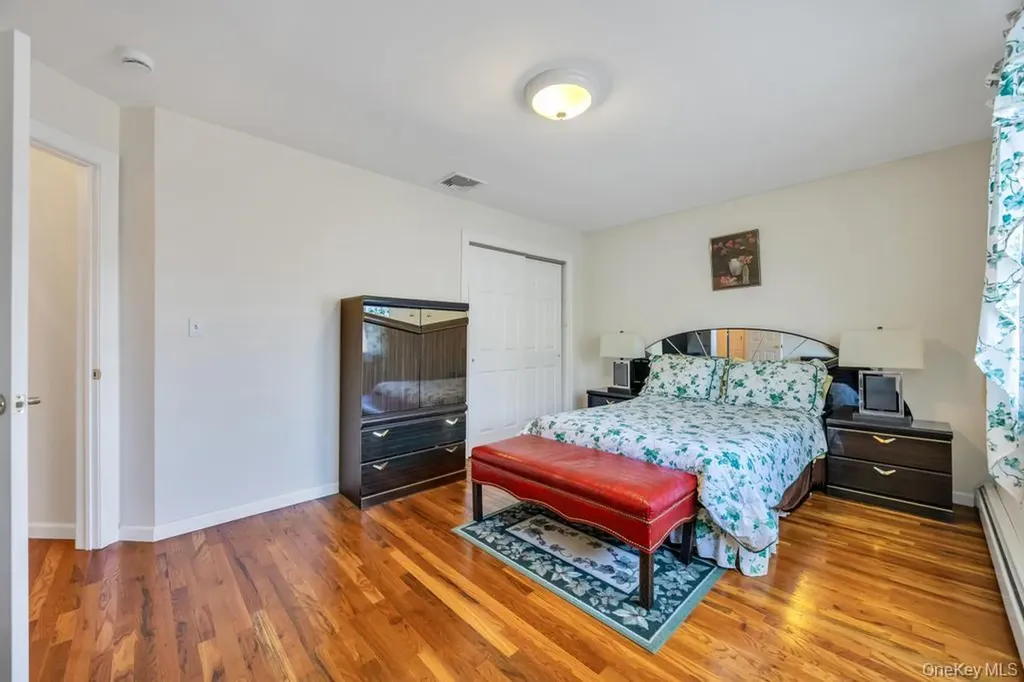 64 Cottage Place Mineola NY 11501