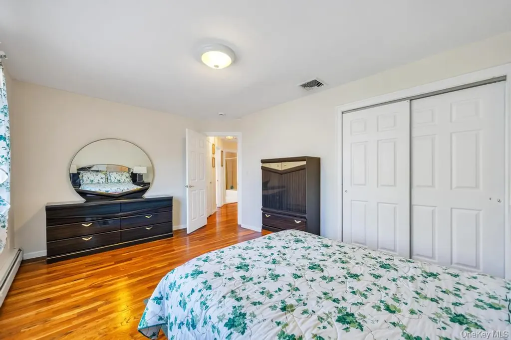 64 Cottage Place Mineola NY 11501