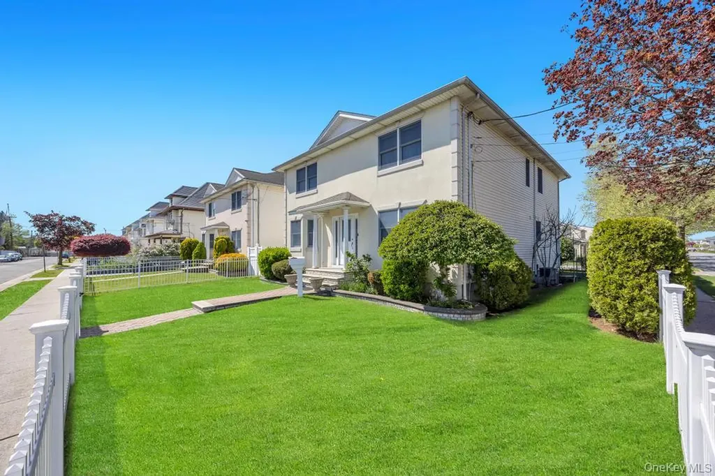 64 Cottage Place Mineola NY 11501