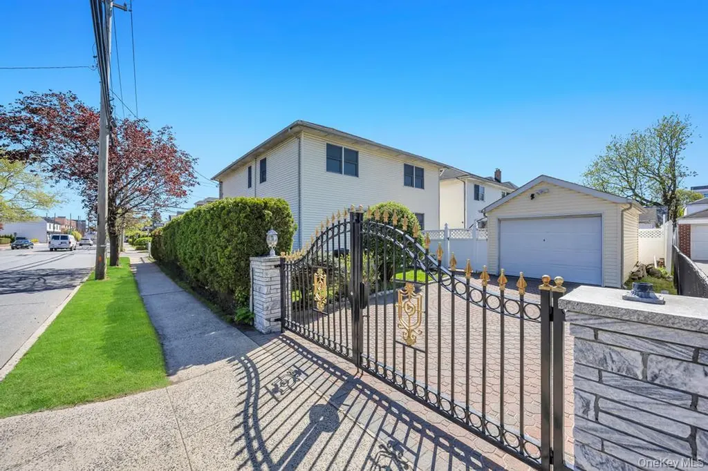 64 Cottage Place Mineola NY 11501