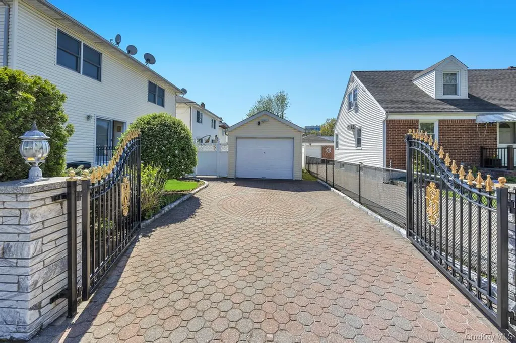 64 Cottage Place Mineola NY 11501