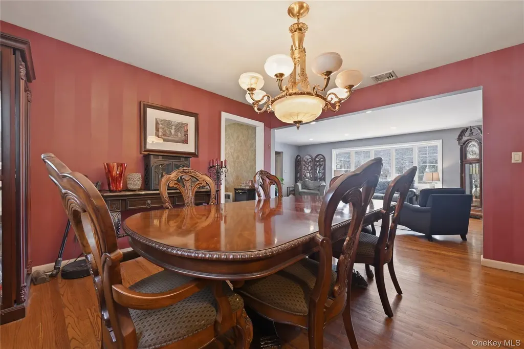 11 Rumson Road Massapequa NY 11758