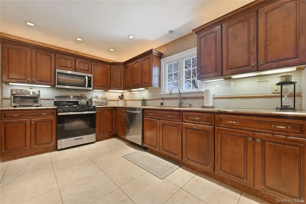 11 Rumson Road Massapequa NY 11758