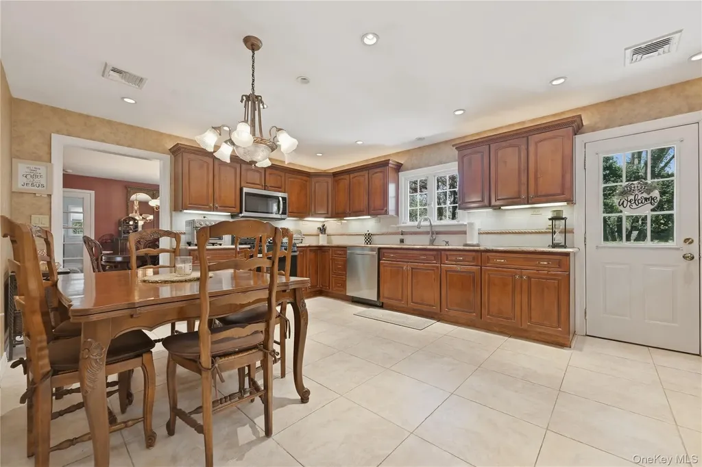 11 Rumson Road Massapequa NY 11758
