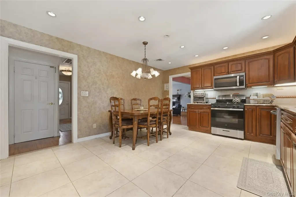 11 Rumson Road Massapequa NY 11758