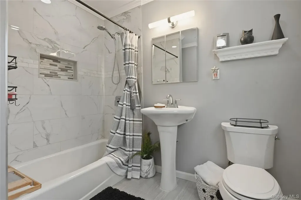 11 Rumson Road Massapequa NY 11758