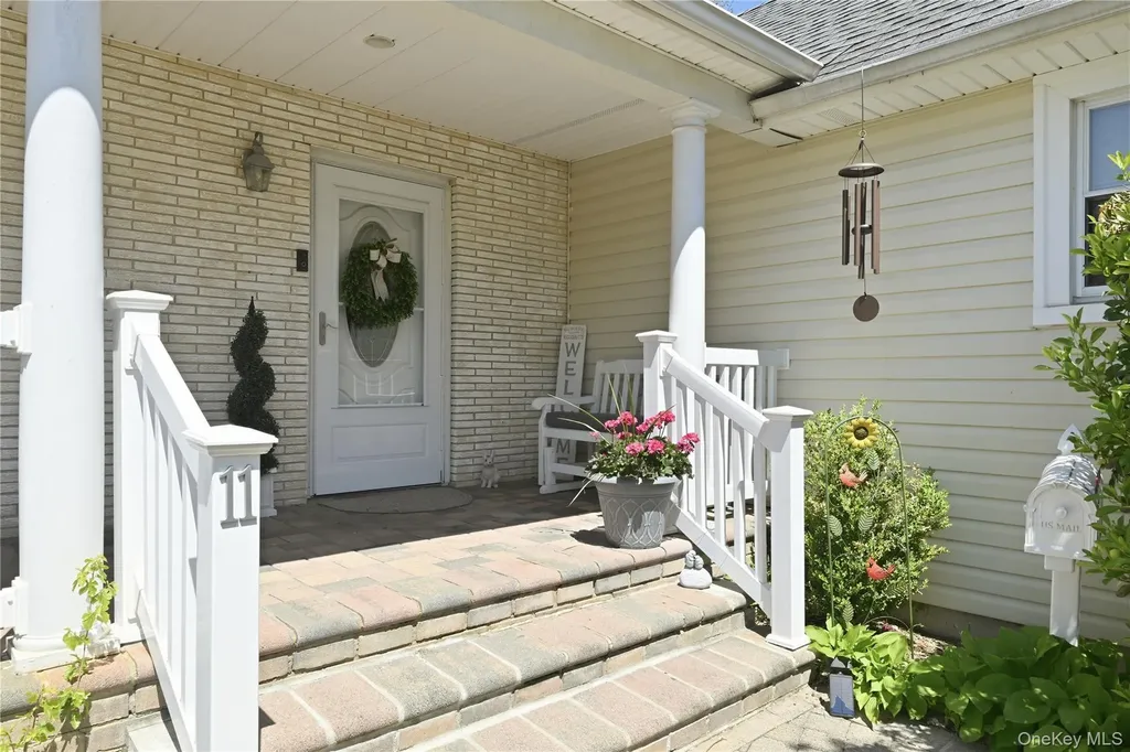 11 Rumson Road Massapequa NY 11758