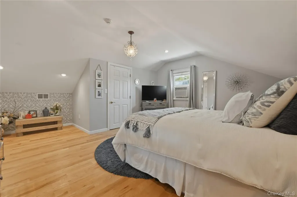 11 Rumson Road Massapequa NY 11758