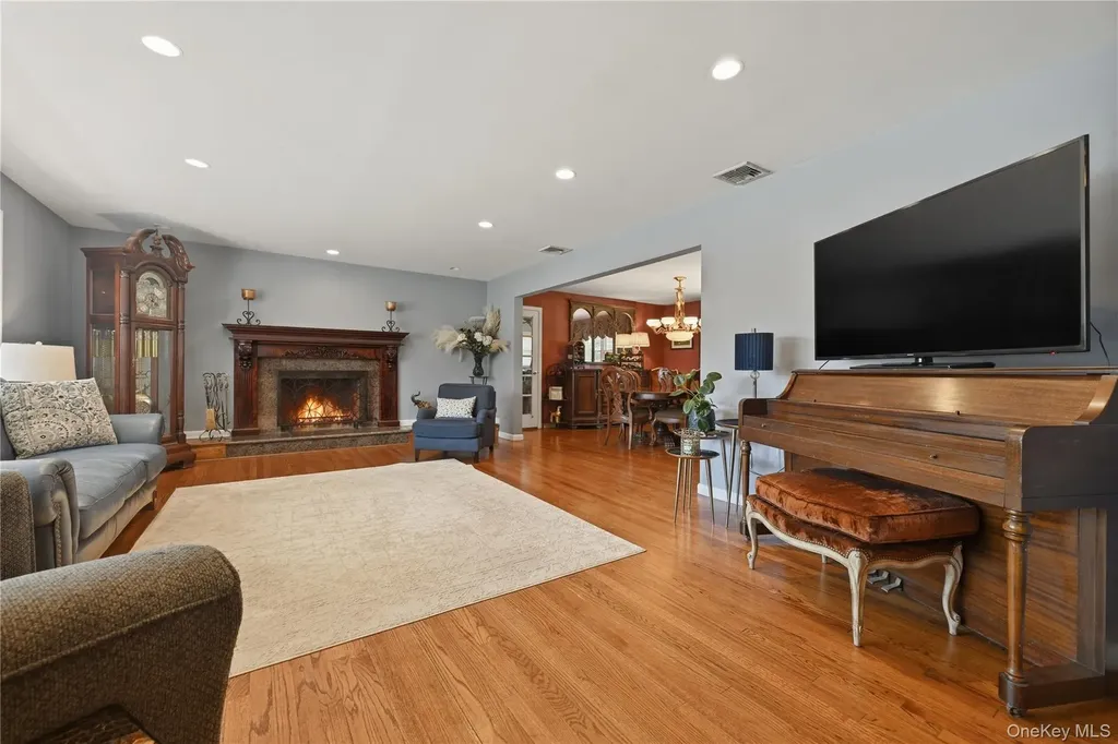 11 Rumson Road Massapequa NY 11758