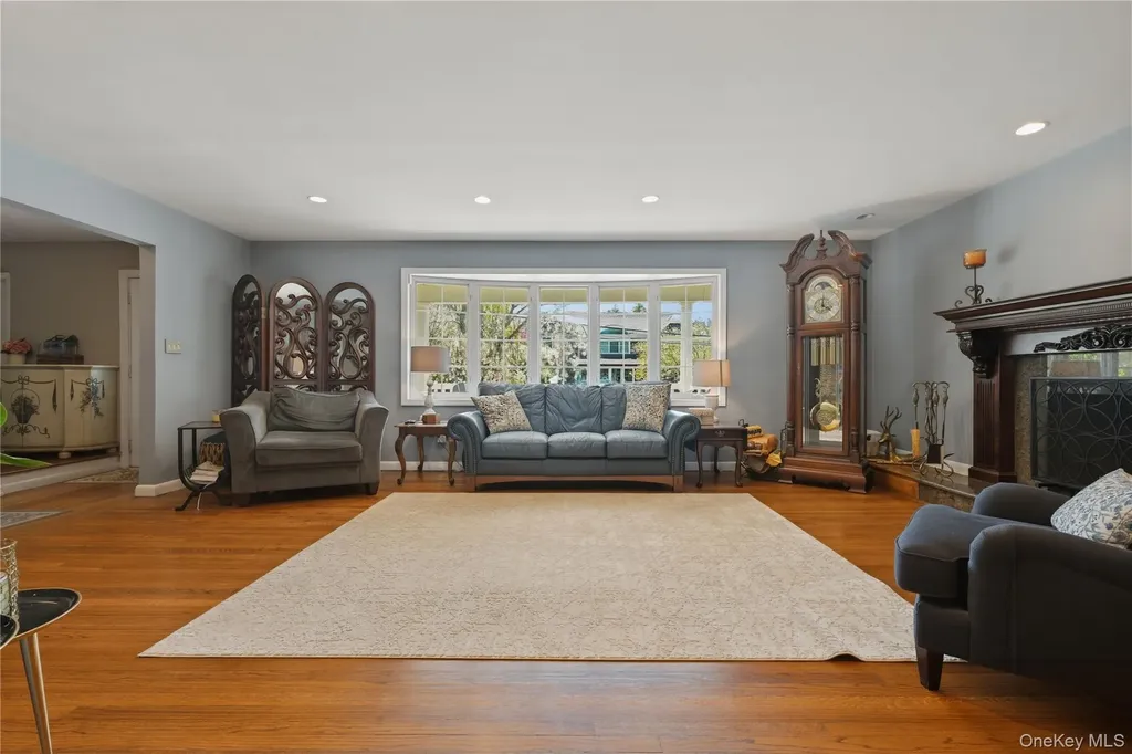 11 Rumson Road Massapequa NY 11758