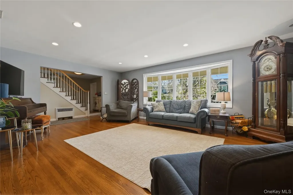 11 Rumson Road Massapequa NY 11758