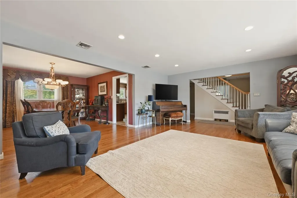 11 Rumson Road Massapequa NY 11758