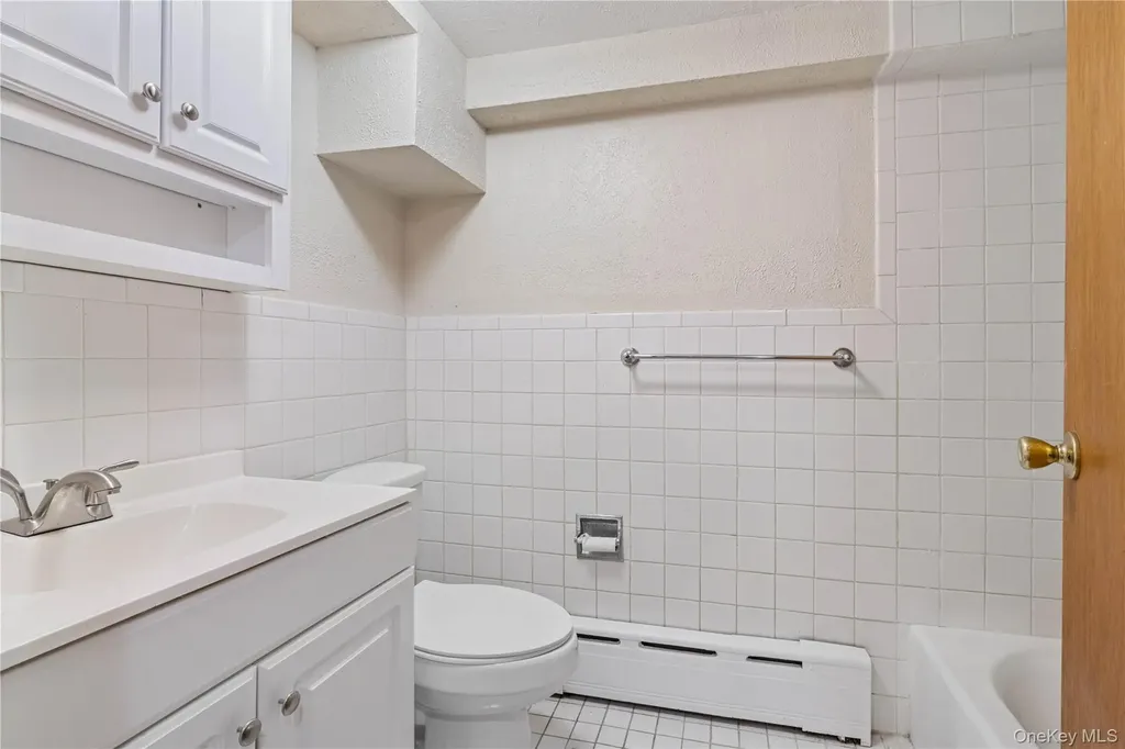 81 Midland Staten Island NY 10308