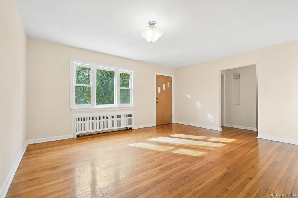81 Midland Staten Island NY 10308