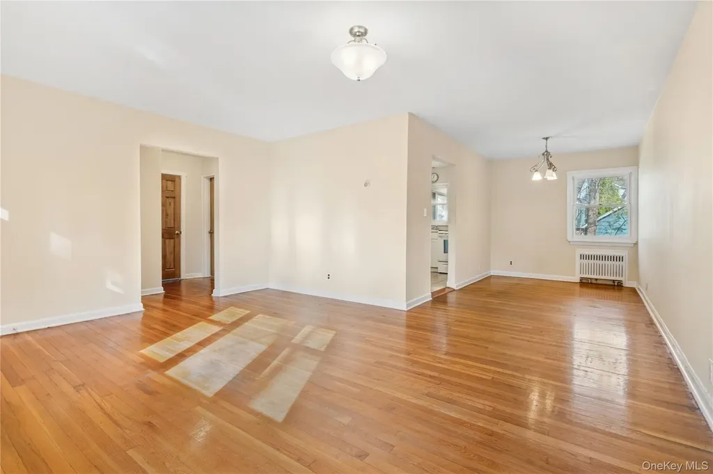 81 Midland Staten Island NY 10308