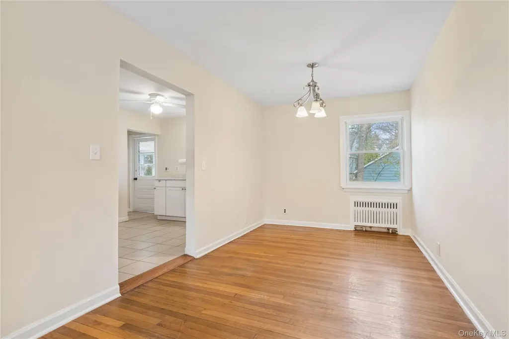 81 Midland Staten Island NY 10308