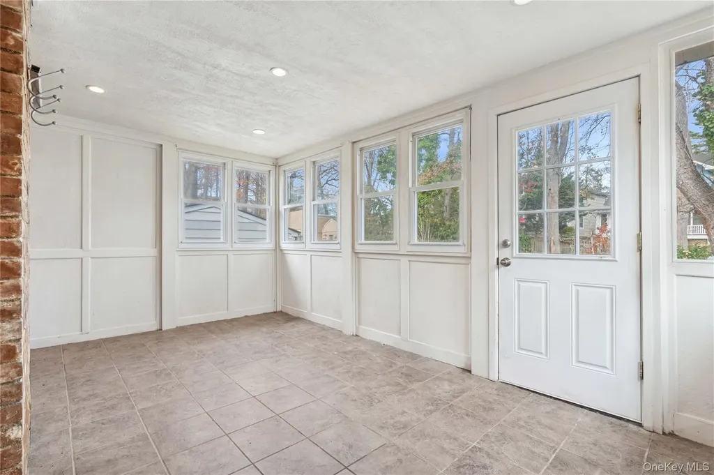 81 Midland Staten Island NY 10308
